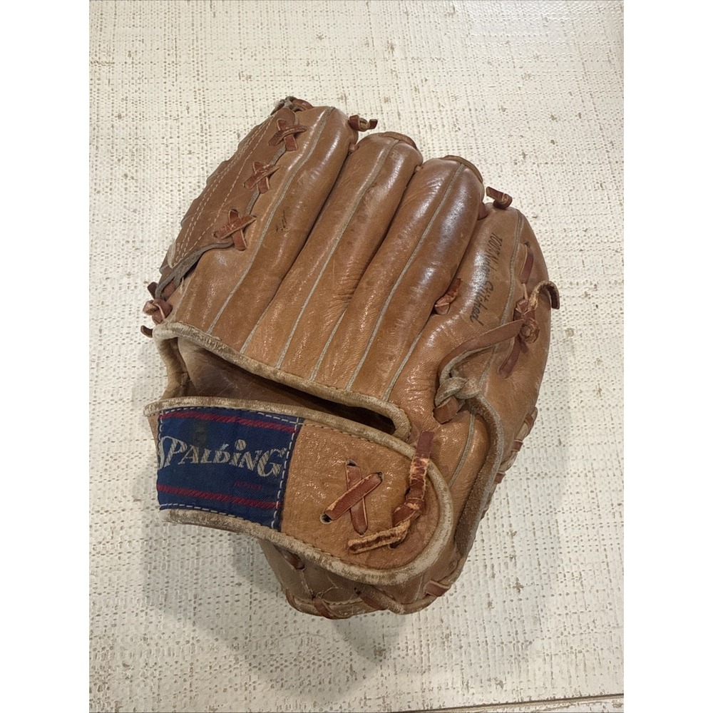 Carl Yastrzemski Spalding Japan Baseball Glove CY-2  42-8331 Goes On Right Hand